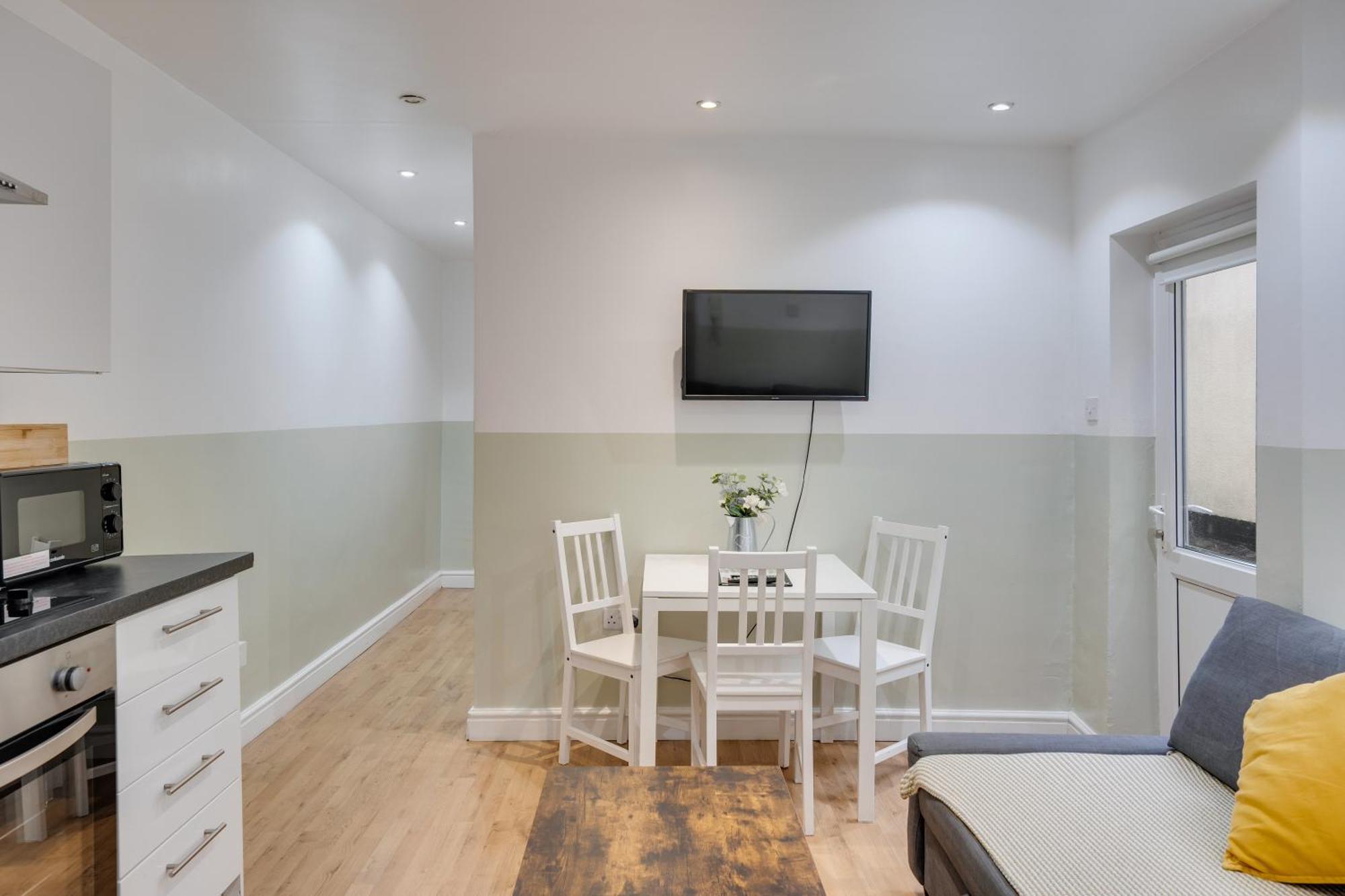 2 Bedroom Apartment For Up To 6 Nr Centre Cardiff Eksteriør billede